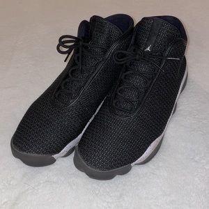 Jordan brand Horizon, black and white